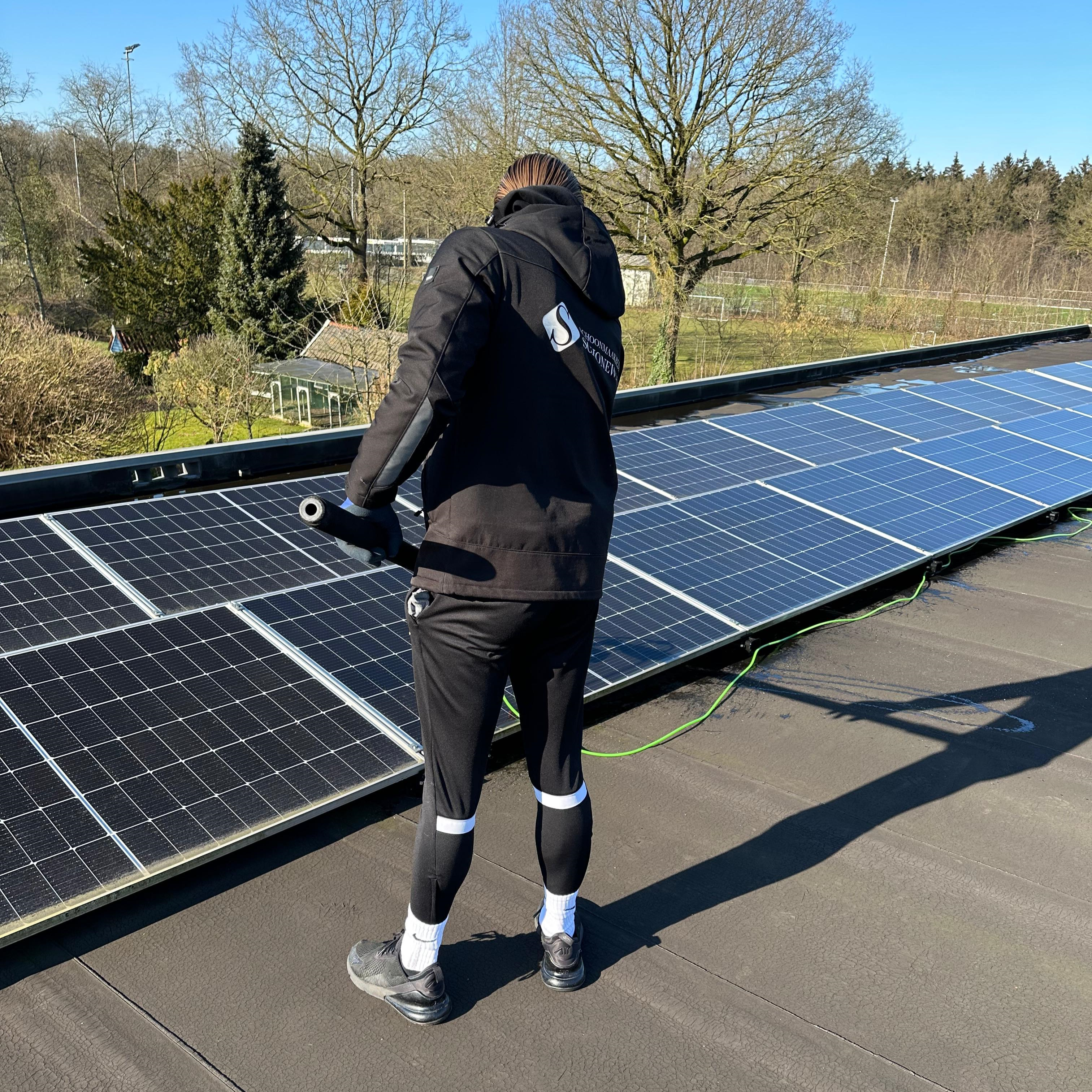 Zonnepanelen reinigen 2 vierkant